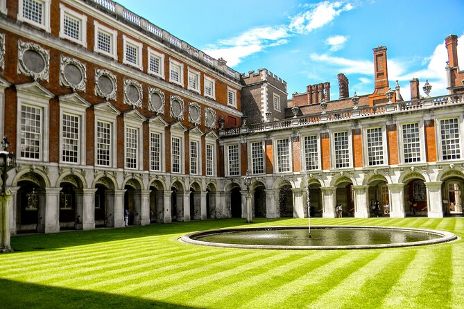 Private Half-Day Tour of Hampton Court - A 9:00 AM Start From Your London Hotel