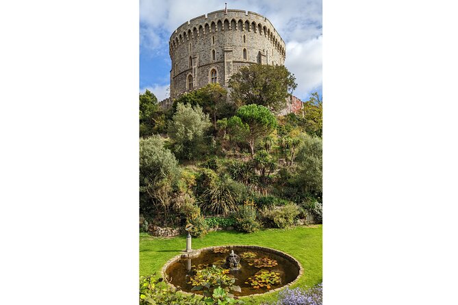 Private Half-Day Tour of Windsor Castle - The foot guards add ceremony, but timing matters