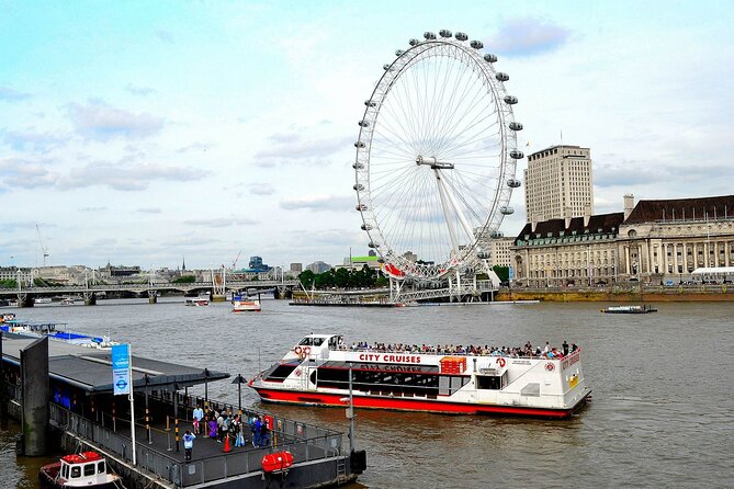 Private Layover Tour of London with Pickup from Heathrow Airport - Buckingham Palace and the first royal photo stop