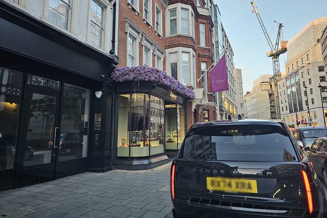Private limo transfers Gatwick Airport to/from any London hotel - The airport welcome and luggage help