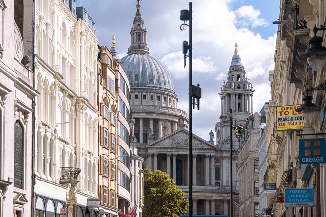 Private London Day Tour with a Local: Custom Highlights & Gems - Tasting your way through Borough Market