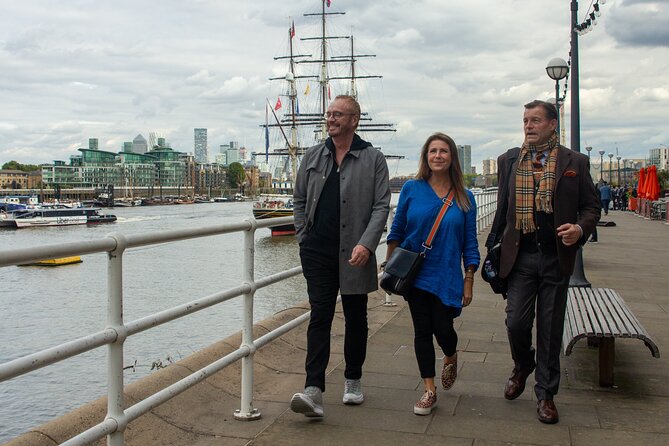 Private London Day Tour with a Local: Custom Highlights & Gems - Cobblestones, shops, and Covent Garden