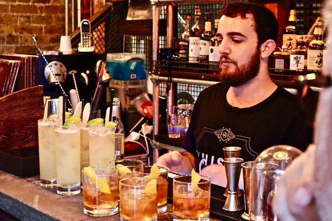 Private London Food Tour: Classic British Eats at London Bridge - Drinks that give the route a pub flavor