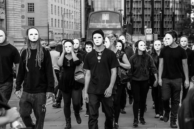Private London Street Photography Workshop - Charing Cross Road: start with a busy city frame