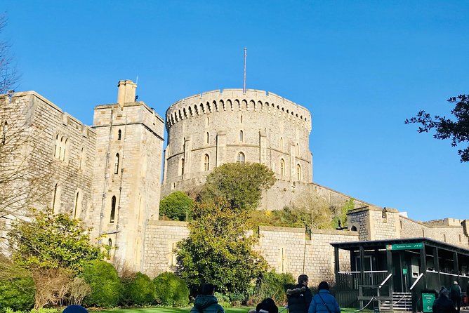 Private London Taxi Royal Windsor and Runnymede Tour - Walking through Windsor before the castle