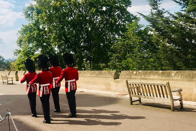 Private London Taxi Royal Windsor and Runnymede Tour - Lunch beside the River Thames