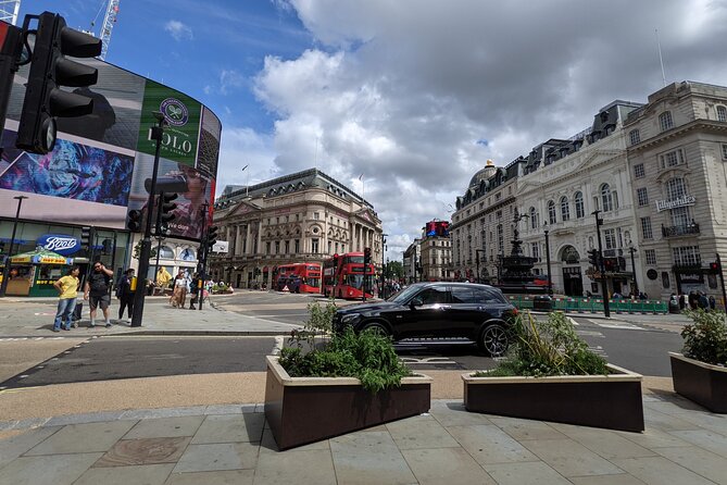 Private London Tour by Night including Pick up from Hotel - The Natural History Museum and Albert Memorial