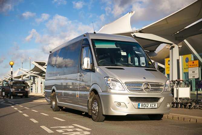 Private Minibus Transfer: Luton Airport to Central London - Finding the pickup at Luton Airport