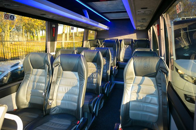 Private Minibus Transfer: Luton Airport to Central London - Timing, flight delays, and late arrivals