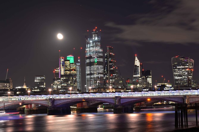 Private Night Photography Tour in London - St Paul’s Cathedral: use shape, shadow, and long exposure