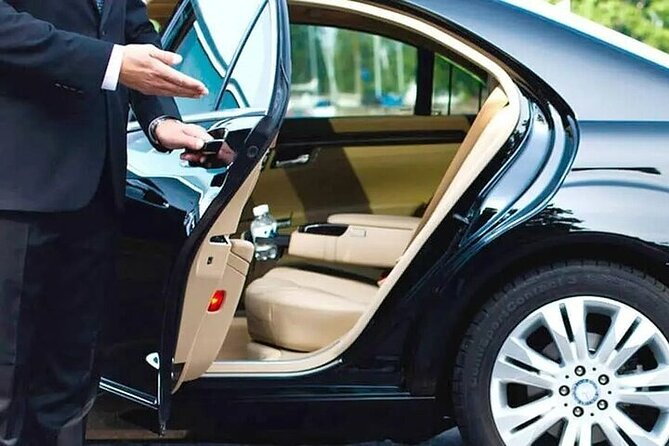 Private Oneway Airport Transfer London to London Heathrow Airport - What the pickup is meant to be like