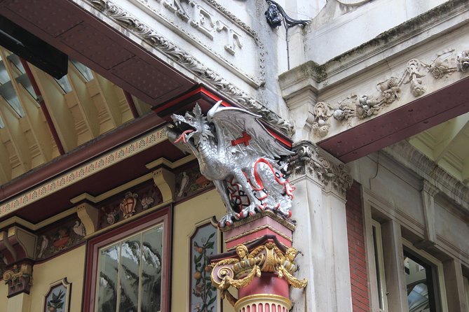 Private Sightseeing Walking Tour of The City Of London - St. Dunstan in the East and the Great Fire