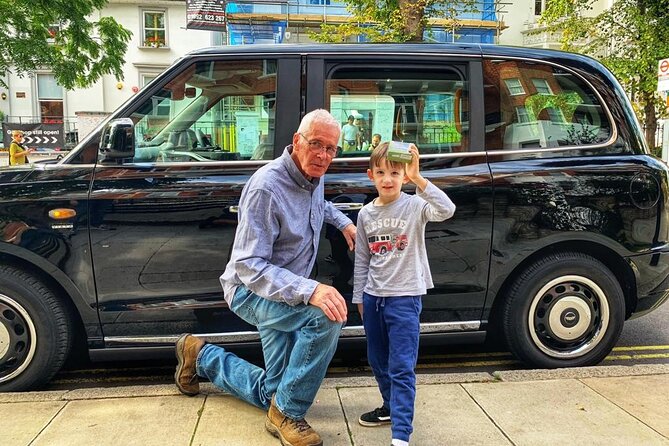 Private The Beatles Taxi Tour in London - Buckingham Palace and the 1965 MBEs