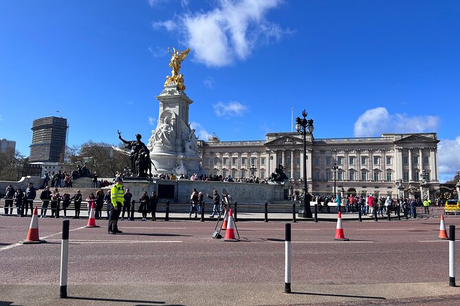 Private Tour: Best of London in a day! in Spanish. - Crossing Tower Bridge