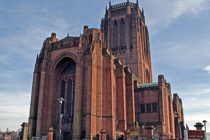 Private Tour in Liverpool – History, Football, Views & Local Beer - A local brewery with a beer flight and pizza