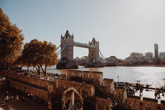 Private Tour London Highlights, entries Westminster Abbey, The Tower of London - St Paul’s Cathedral and your lunch break