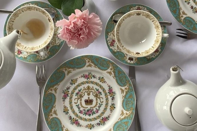 Private Tour: Royal High Tea At Kensington Palace Gardens - What the guides add to the experience