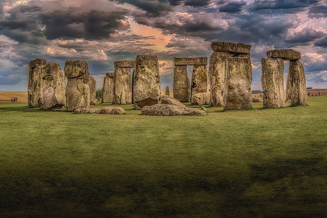 Private Tour to Stonehenge and Highclere Castle (Downton Abbey) - Guides David, Dewi, and the private format