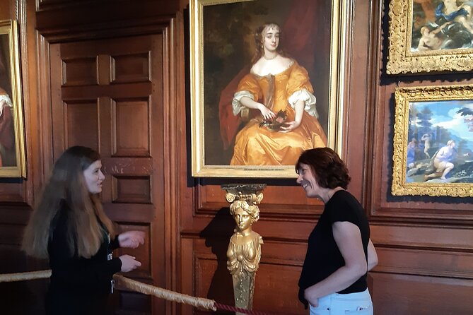 Private tour with an accredited expert guide Hampton Court Palace - From Tudor power to the Baroque palace