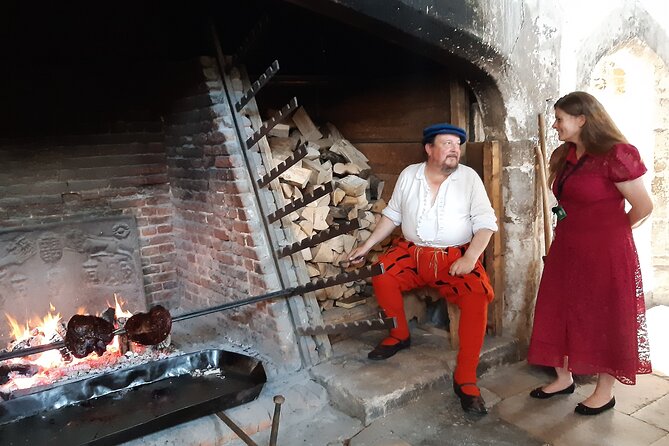 Private tour with an accredited expert guide Hampton Court Palace - Timing, meeting point, and practical planning