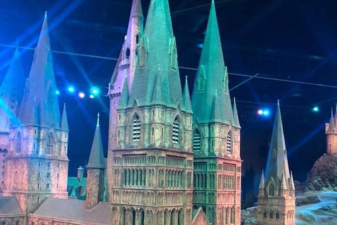 Private Transfers between London & Harry Potter Warner Studio - Choosing one-way or round-trip transport