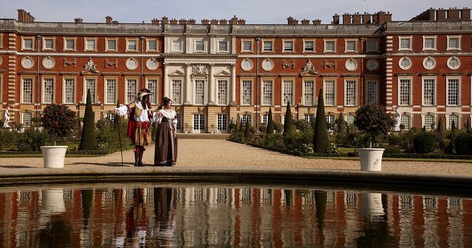 Private Vehicle To Hampton Court Palace From London With Admission Tickets - The Great Hall and Tudor kitchens