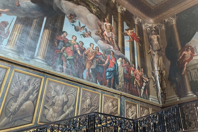 Private Vehicle To Hampton Court Palace From London With Admission Tickets - The driver experience and meeting plan