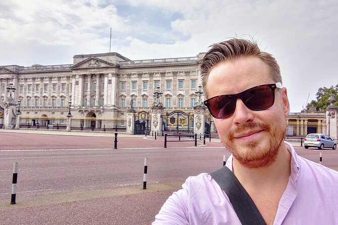 Private Walking Tour: Historic and Hidden Pubs of London - Cittie of Yorke and its wooden booths
