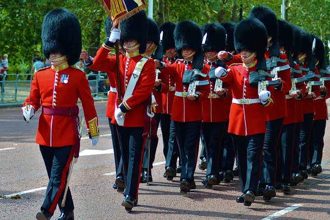 Private Walking Tour of Royal London with Changing of the Guard - St. James’s Palace and the royal park