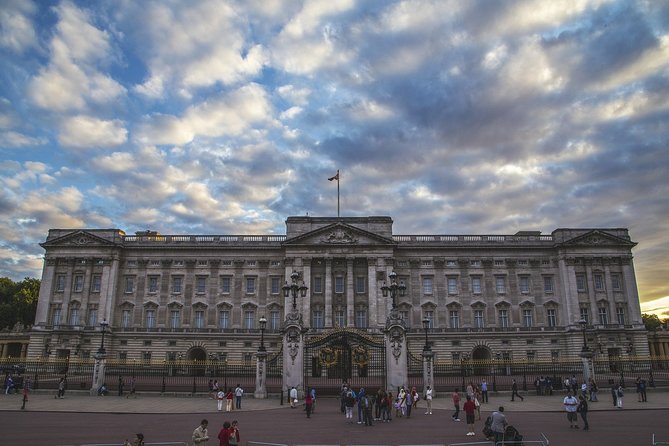 Private Westminster, Whitehall, and Windsor Castle Tour by Train - Three hours inside Windsor Castle