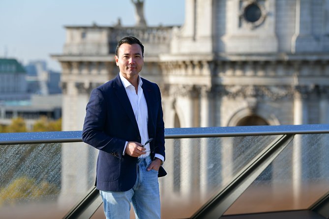 Professional Private Photoshoot in London - Walking toward the London Eye