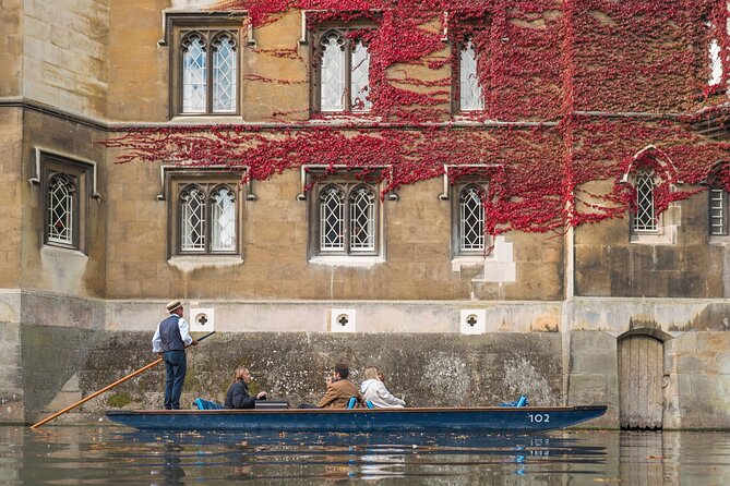 Punting Tour in Cambridge - Why a punt is the best first look at Cambridge