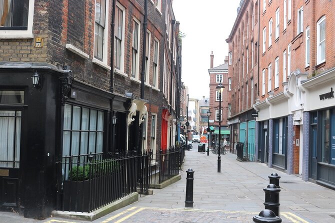 Rock & Roll London: Self-Guided Music Mystery Walk - Stop two: Soho Lofts and a clue among modern buildings