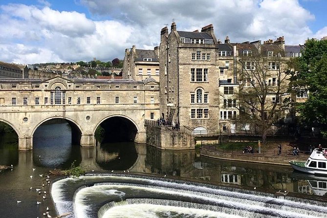 Roman Baths Entry and Walking Tour with Blue Badge Tour Guide - What the guides add to the experience