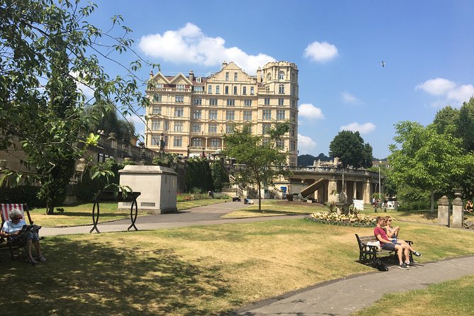 Roman Baths Entry and Walking Tour with Blue Badge Tour Guide - Queen Square sets up Bath’s grand design