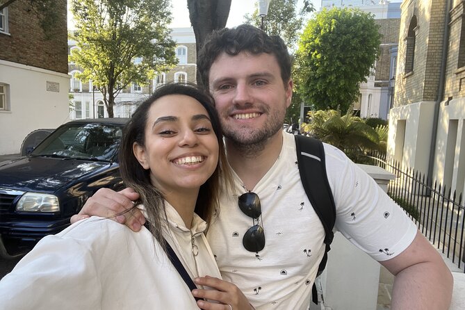 Romantic Notting Hill: Self-Guided Love Story Puzzle Walk - Finishing with Banksy’s The Painter