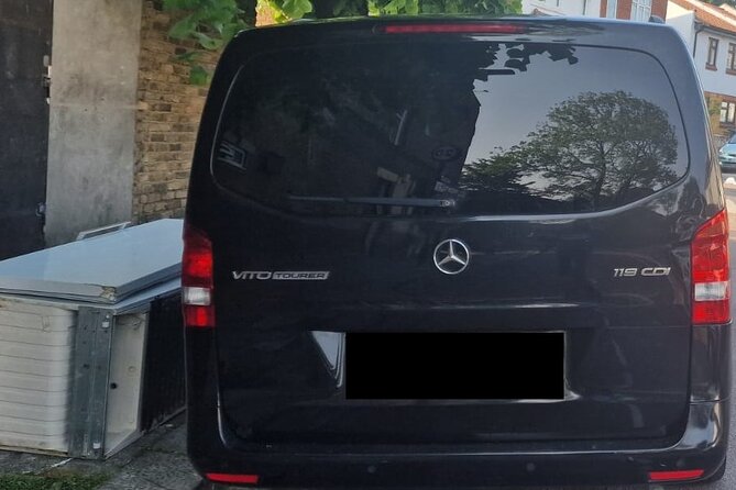 Round Trip Taxi Transfer - Luton Airport To & From London - Waiting rules that can affect your final cost