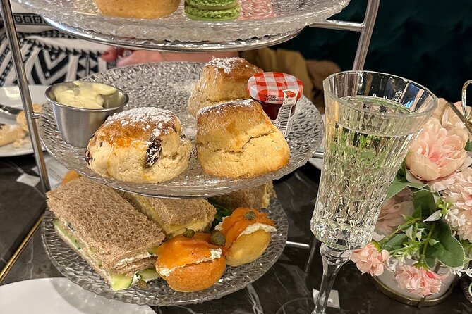 Royal English Walking Food Tour With London Food Tours - Afternoon tea in St. James’s