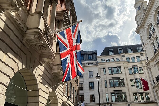 Royal Historic Pubs Walking Guided Tour in London - Why the small group matters