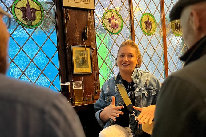 Royal Historic Pubs Walking Guided Tour in London - The stories are as important as the pubs