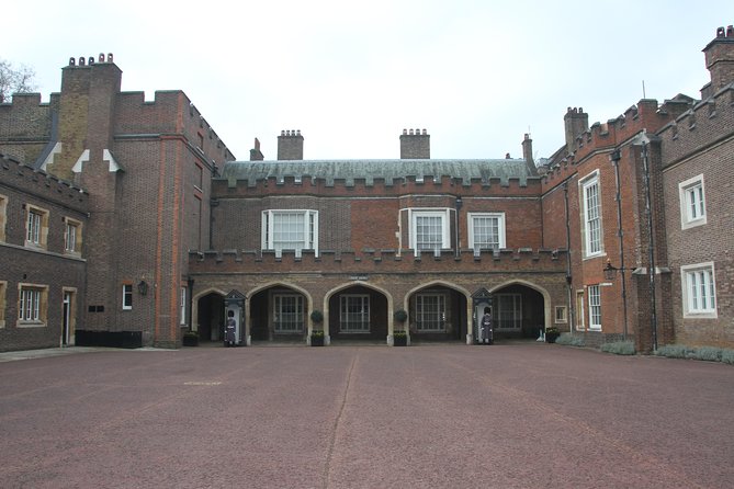 Royal london - The small royal park between palace and parade ground