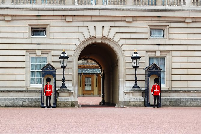 Royal London Guided Sightseeing Tour and Thames River Cruise - Westminster’s grand political and religious sights