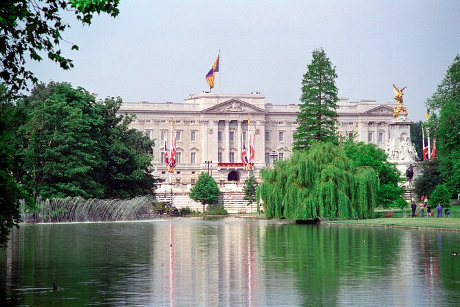 Royal London Guided Sightseeing Tour and Thames River Cruise - Trafalgar Square is not the end of the whole experience