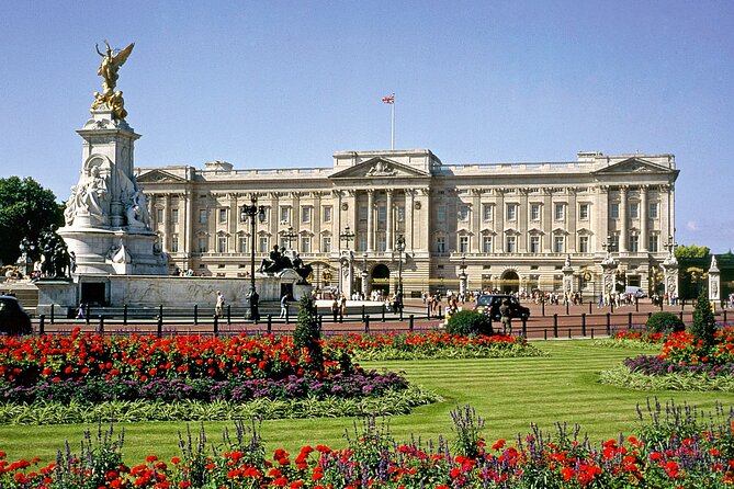 Royal London Guided Tour with Changing of the Guard - St James’s Park and the royal approach
