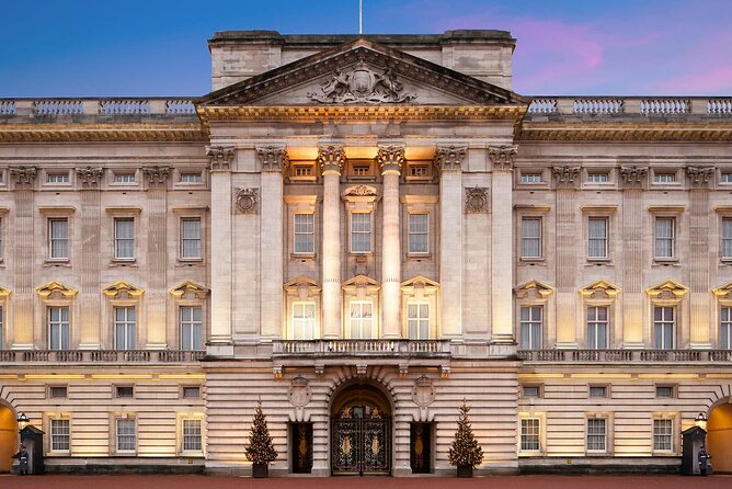 Royal London Guided Tour with Changing of the Guard - Victoria Coach Station and the first ride through London