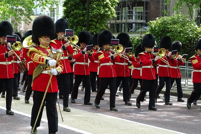 Royal Tour of St James', Parks, Palaces and Royal intrigue - Changing of the Guard, with an important warning