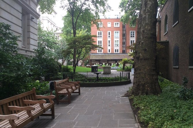 Secret Gardens of the City of London Private Tour - Guildhall, St. Lawrence Jewry, and Roman London