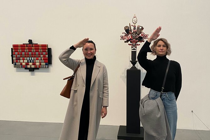 See Tate Modern with an Art Historian in London - Julia, Rosa, and the guide’s role