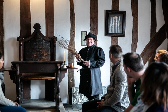 Shakespeare's Schoolroom & Guildhall Entry Ticket and Tour - Tudor dress and the selfie moment
