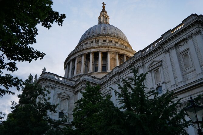 Shakespeare's Walking Tour in London - Crossing the Thames toward Shakespeare’s Globe